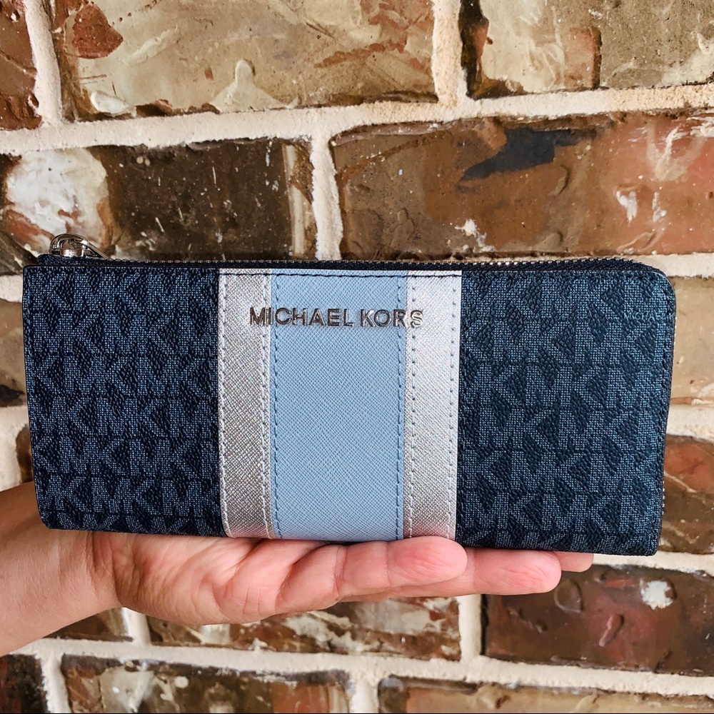 OFFERS? NEW Michael Kors Three Quarter Wallet